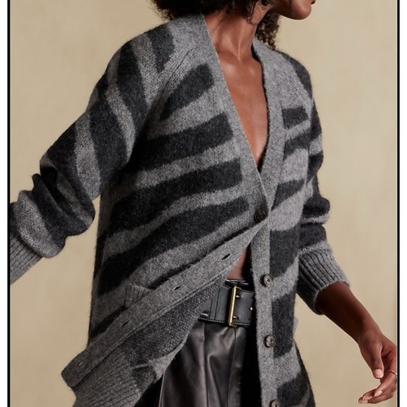 Banana Republic Sweaters - BANANA REPUBLIC Alpaca Wool Blend Cardigan Sweater Size XXS Zebra Print‎ Baggy
